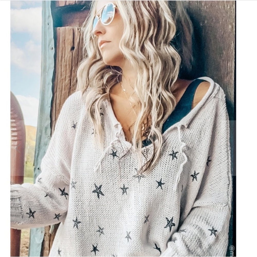 🐠Wooden Ships Beige & Navy Mini Starfish Cotton Boxy Sweater Top